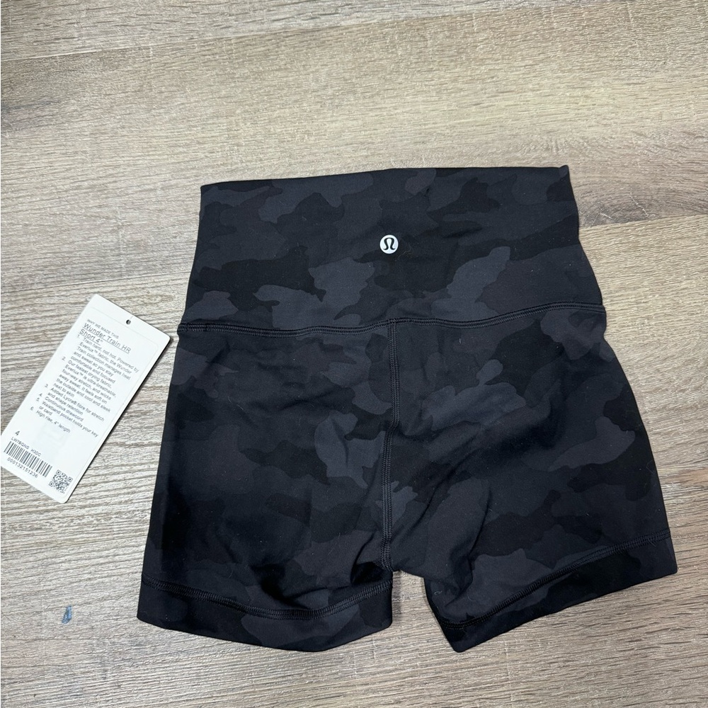 SOLD!!!! NWT LuluLemon Wunder Under High Rise Short